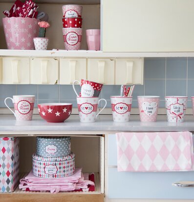 Bild av charmigt köksarrangemang med retrodetaljer