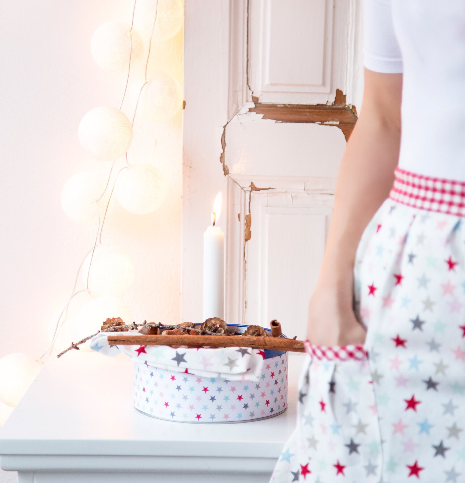 Tin Boxes Home Made från Krasilnikoff på vit vintagebyrå