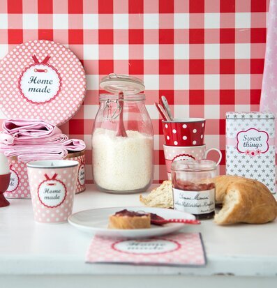 Bild av charmigt köksarrangemang med nostalgisk känsla