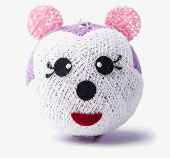 Bild av färgglad leksakskattboll med unika detaljer