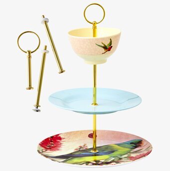 Bild av färgglatt kakfat med tre nivåer och unik design