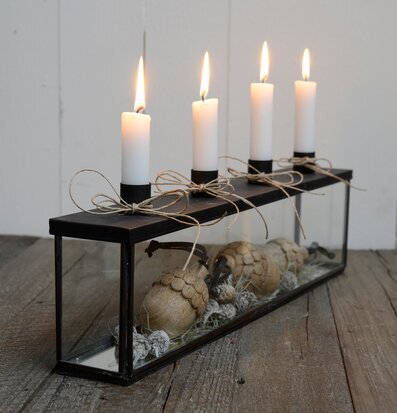 Bild av stilfull adventsdekoration med ljusstake