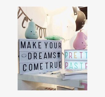 Foto av inspirerande och lekfull inomhusmiljö