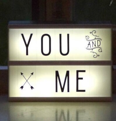 Bild av stilren och mångsidig dekorativ lightbox