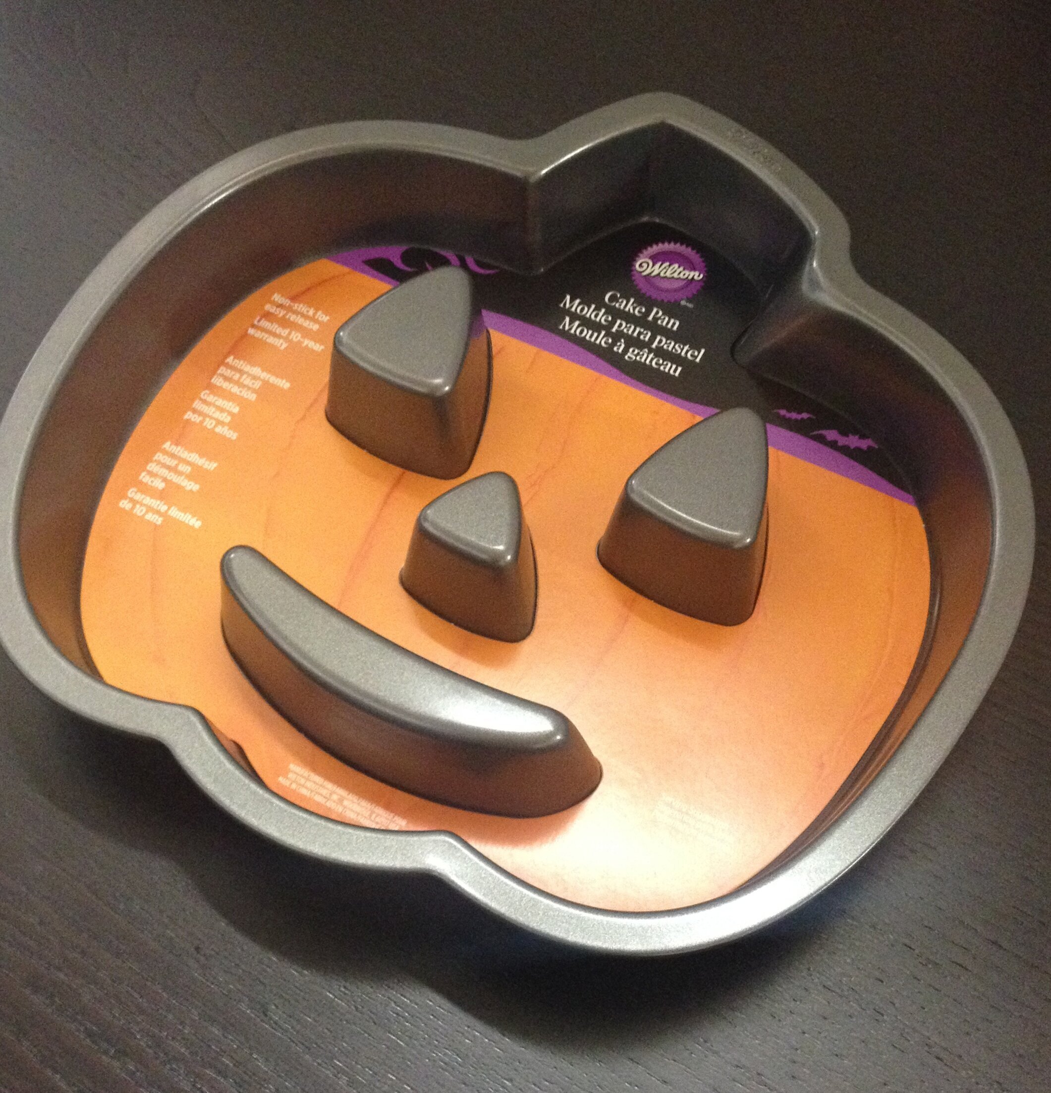 Tårt-/kakform Jack-o-lantern från Wilton på träyta