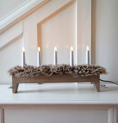 Foto av elegant och modern ljusstake med LED-ljus