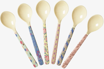 Bild av sex dekorativa skedar med unika mönster