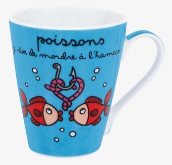 Bild av färgglad mugg med fiskmotiv och hjärthakar