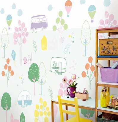 Bild av färgglad tapet med fantasifullt sagolandskap