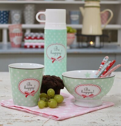 Bild av charmiga köksartiklar med glada färger och design