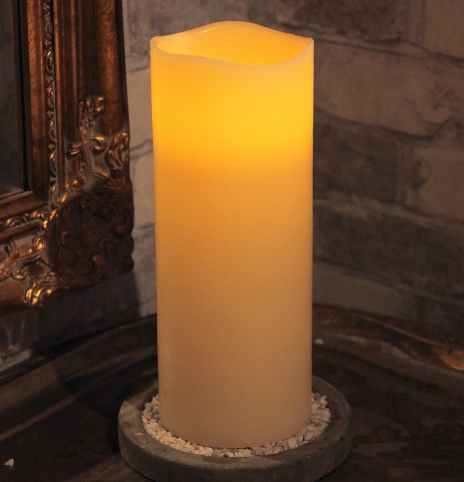 Foto av elektriskt ljus i rustik och hemtrevlig miljö