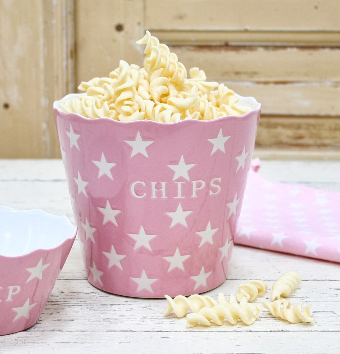 Bild av charmiga rosa skålar med stjärnmönster