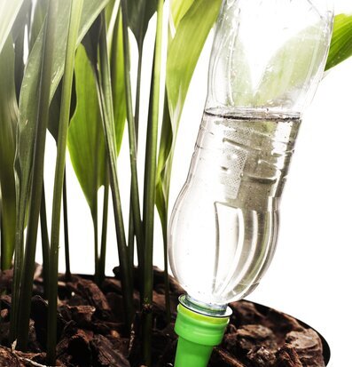 Bild av självbevattnare för växter i modern design