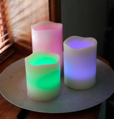 Bild av eleganta vaxljus för stämningsfull inredning