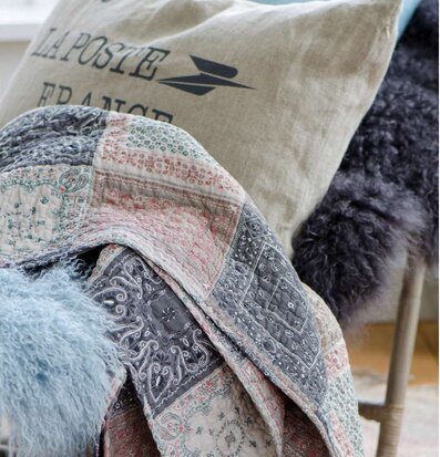 Bild av mysig inredning med stilfulla textilier