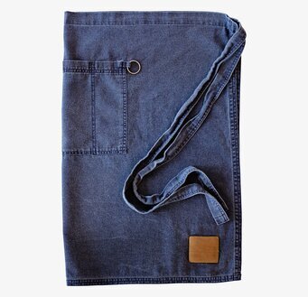 Bild av stilrent och funktionellt förkläde med detaljer