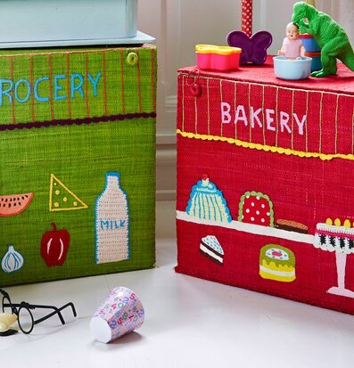 Bild av färgglada förvaringskorgar med lekfull design