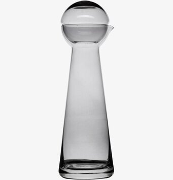 Bild av elegant rökgrå karaff med sofistikerad design