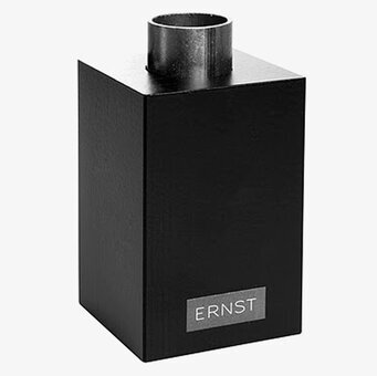 Bild av kubformad skuggljusstake i svart och silver