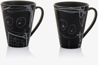 Bild av två muggar med konstnärlig och kreativ design