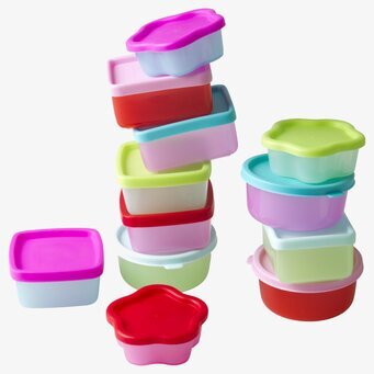 Foto av färgglada plastburkar med lekfull design