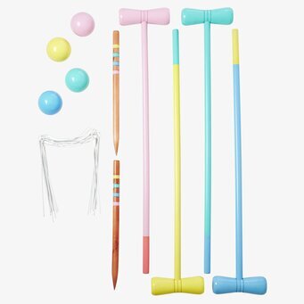 Bild av färgglatt krocketset för sommarens utomhuslekar