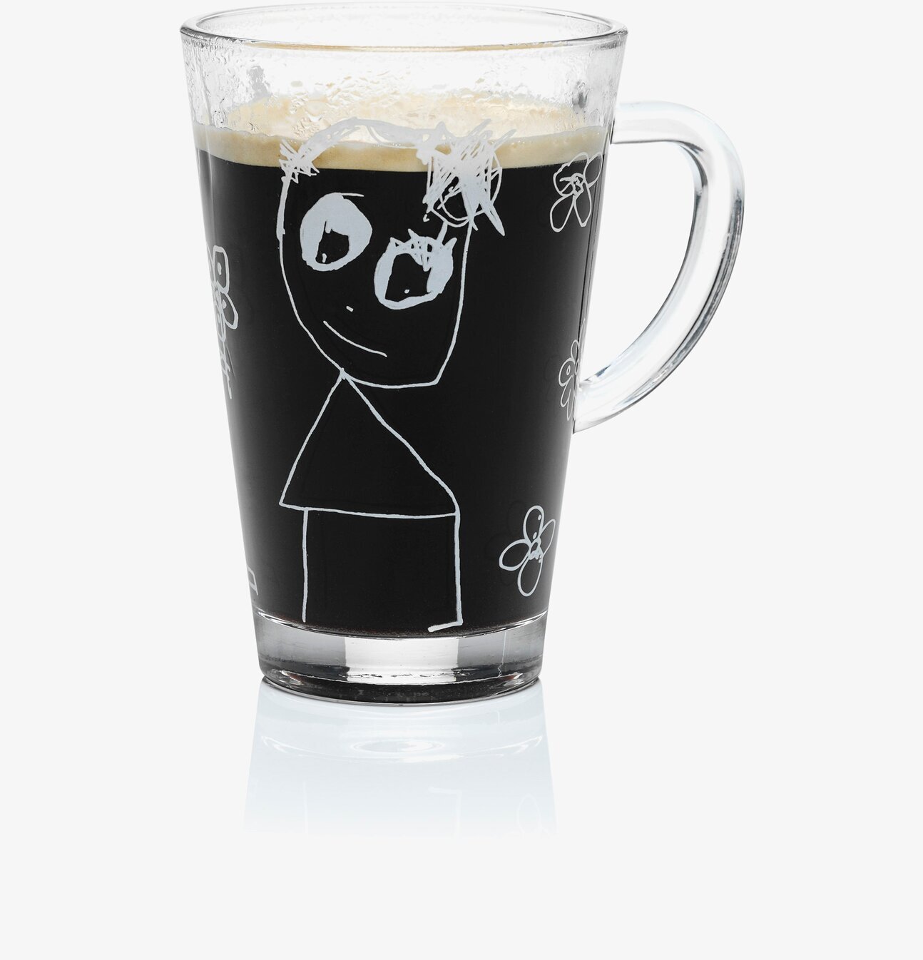 Foto av stilren glaskopp med lekfull design i glas