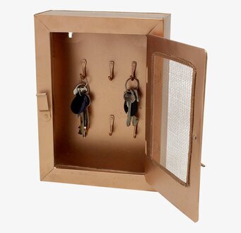 Bild av ett stilrent nyckelskåp i kopparfärgad metall