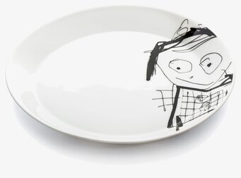 Bild av tallrik med unik grafisk design och stilren estetik