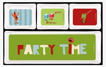 Bild av fyra lekfulla och färgglada tilltuggsskålar