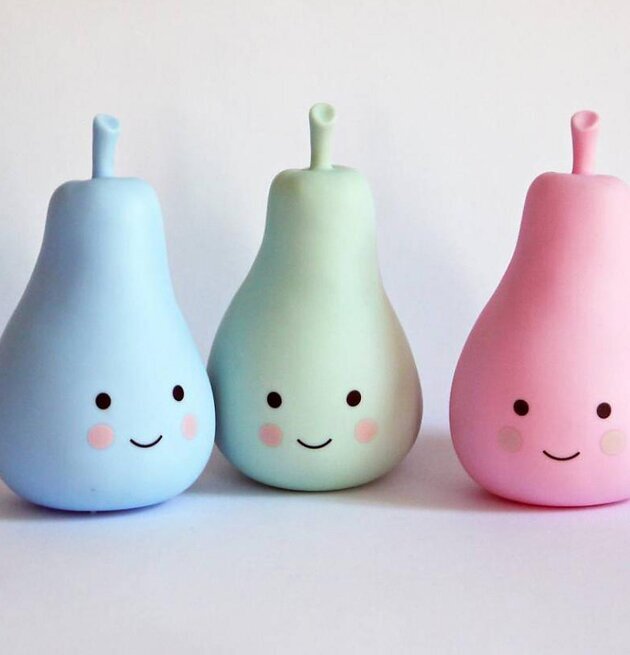 Mini Pear Light från A Little Lovely Company i pastellfärger