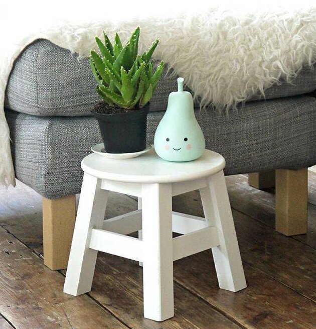 Bild av hemtrevligt vardagsrum med modern inredning