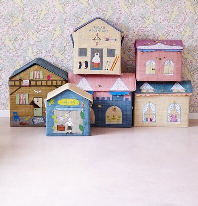 Bild av färgglada leksakskorgar med fantasifulla motiv