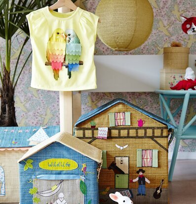 Bild av färgglad och lekfull barnhörna med detaljer