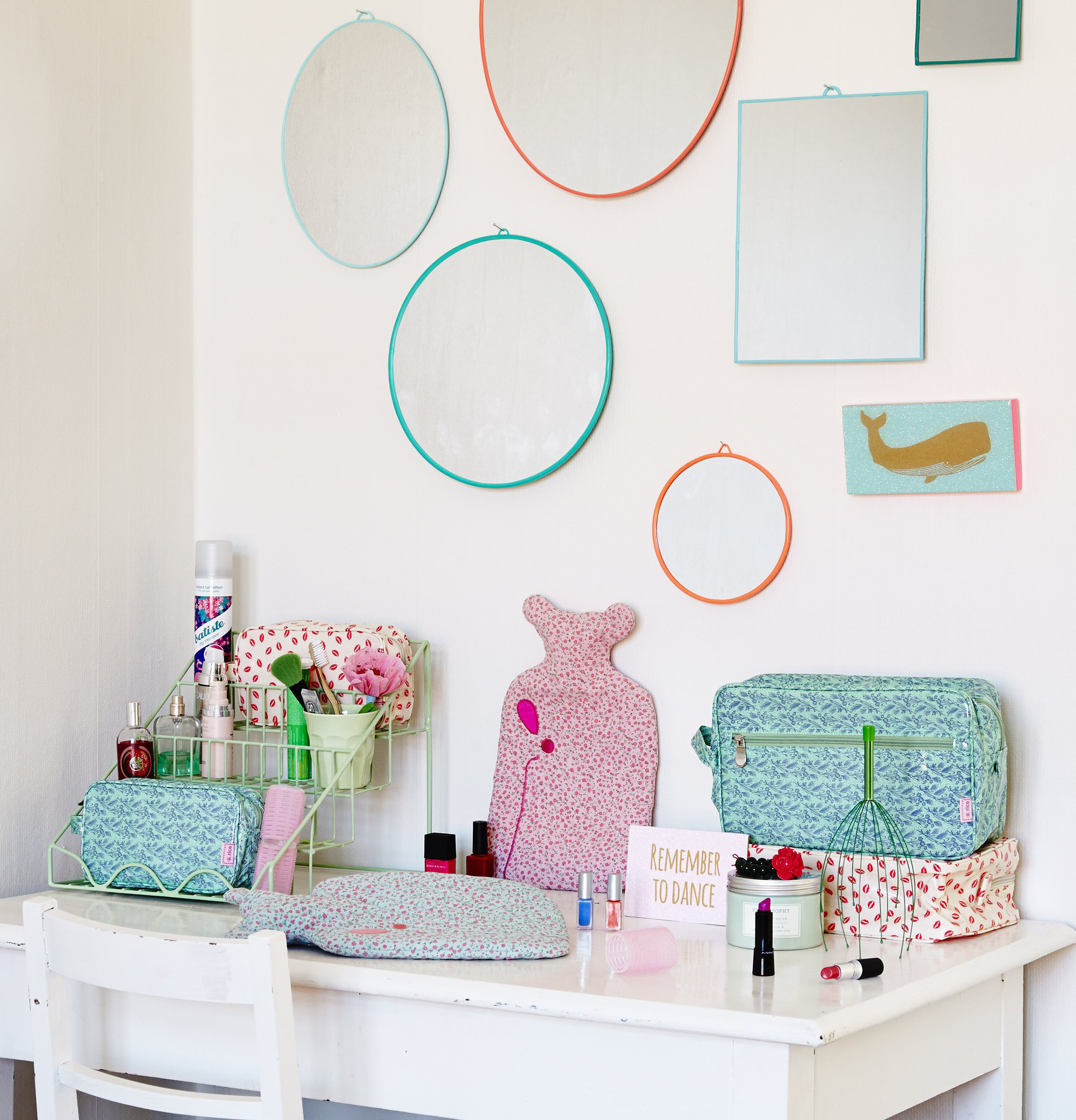 Spegel Large Jade från Rice i elegant och stilren miljö