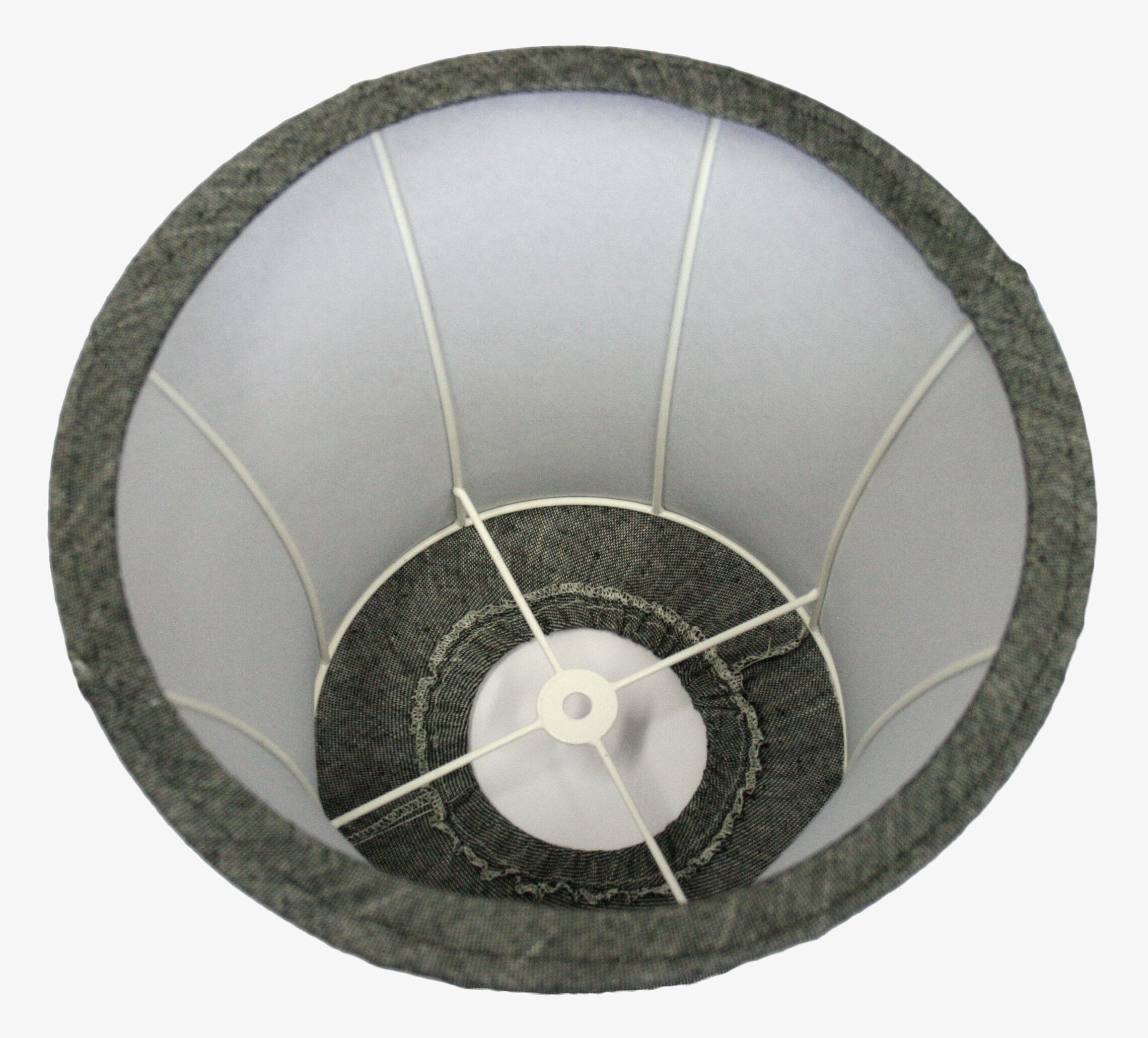 Bild av rund bordslampskärm i grått med metallstöd