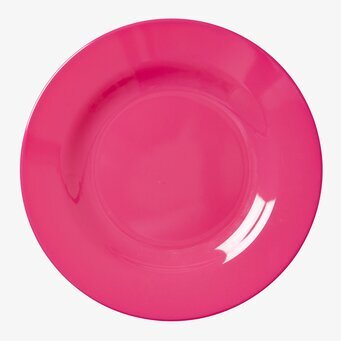 Bild av rosa tallrik med livfull färg och stilfull kant