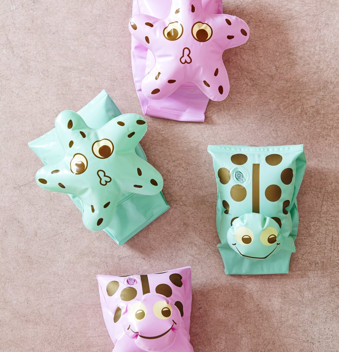 Simpuffar Sjöstjärna Grön från Rice på stengrå bakgrund