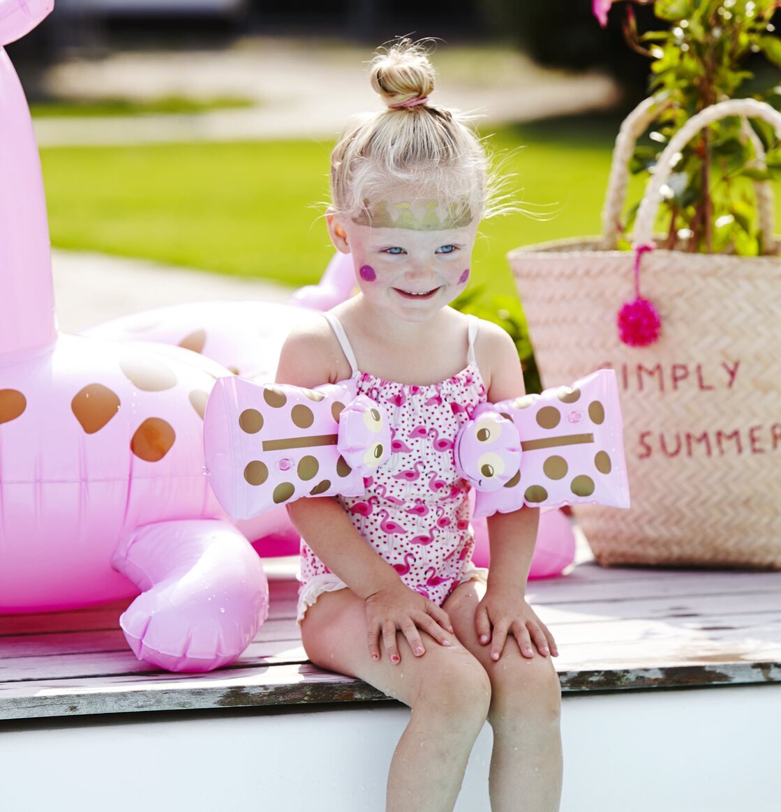 Barn vid pool med Simpuffar Sjöstjärna Grön från Rice