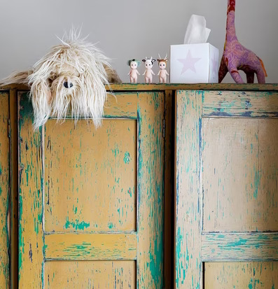 Bild av kreativ och hemtrevlig inredning med detaljer