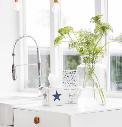 Bild av ljust modernt kök med minimalistisk stil