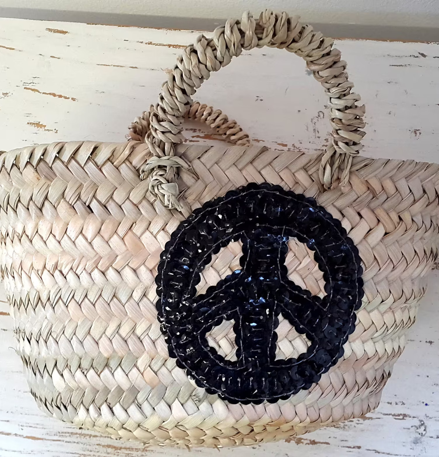 Basket Kid Peace Svart från Nomadic Essentials på träyta