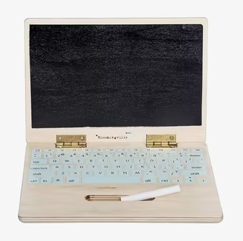 Bild av fantasifull och kreativ leksaksdator i trä