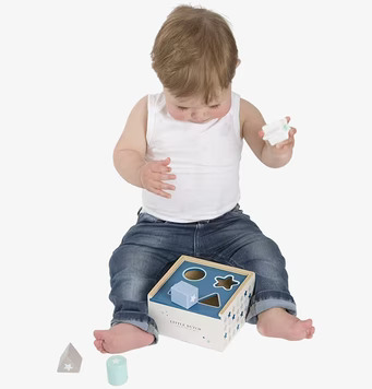 Bild av barn som leker med pedagogisk aktivitetsleksak