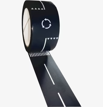 Bild av svart tejp med vägmarkeringar för lek och lärande