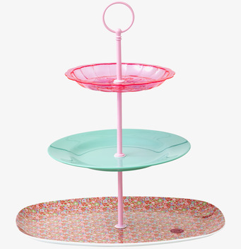 Bild av färgstarkt och originellt tredelat kakfat