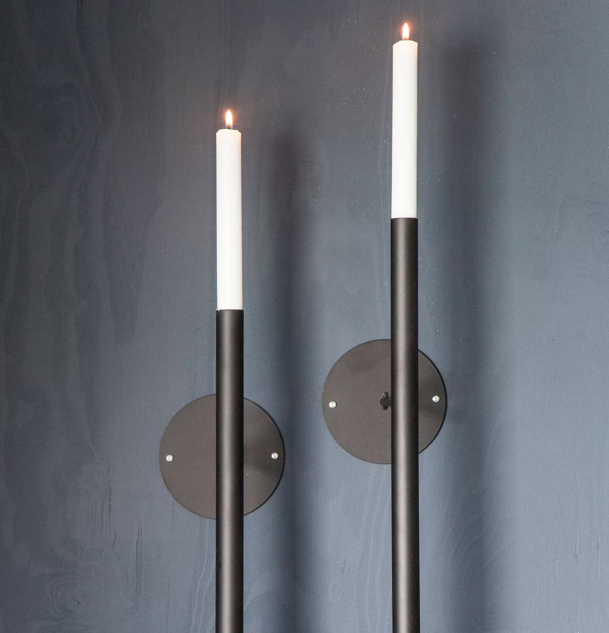 Bild av stilren och modern väggljusstake i svart