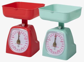 Bild av två färgglada och funktionella köksvågar