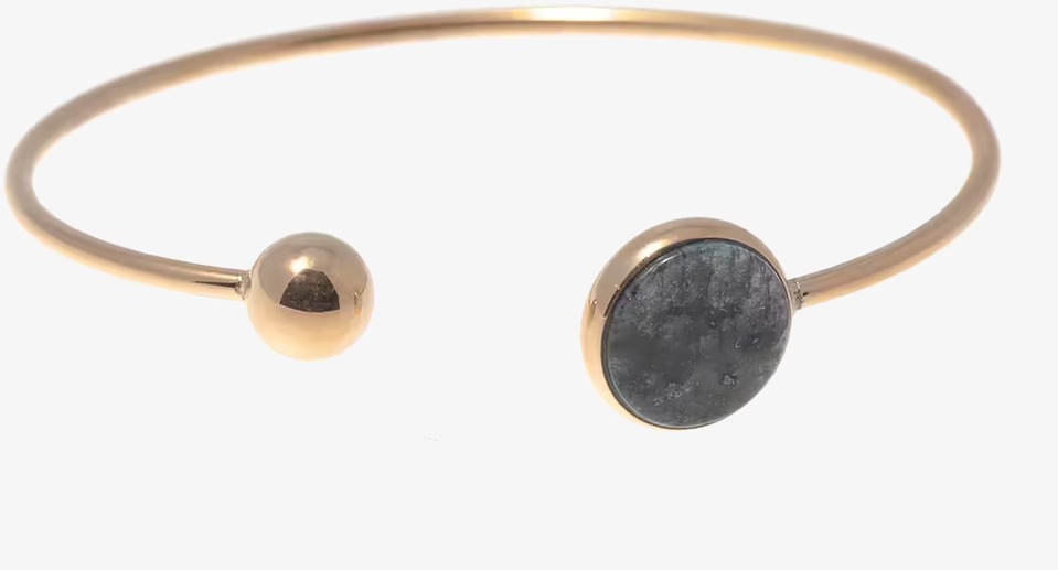 Bild av elegant armband med modern och klassisk stil