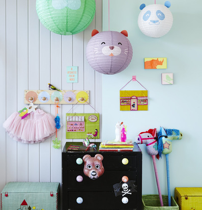 Bild av lekfullt barnrum med fantasifull inredning